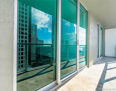 500 Brickell Ave - Photo Thumbnail 35