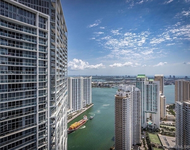 495 Brickell Ave - Photo Thumbnail 9