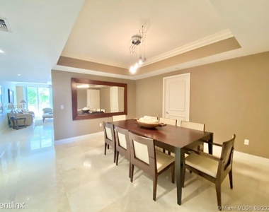 799 Crandon Blvd - Photo Thumbnail 4