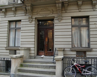  East 83rd Street - Photo Thumbnail 9