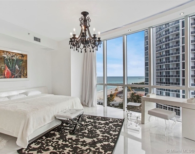 18101 Collins Ave - Photo Thumbnail 8