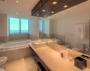 17001 Collins Ave - Photo Thumbnail 12