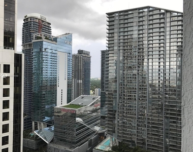 500 Brickell Ave - Photo Thumbnail 17