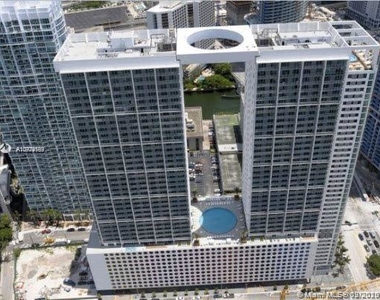 500 Brickell Ave - Photo Thumbnail 0