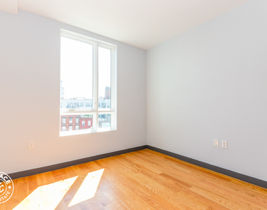 268 Metropolitan Avenue - Photo Thumbnail 4