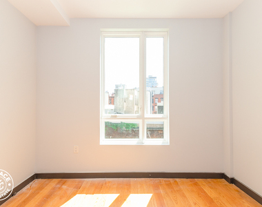 268 Metropolitan Avenue - Photo Thumbnail 6