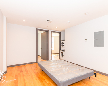 268 Metropolitan Avenue - Photo Thumbnail 2