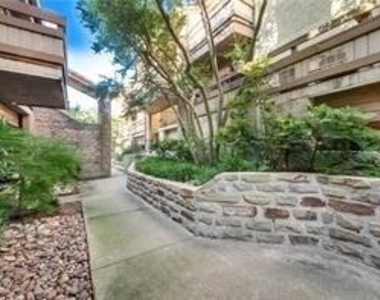 7640 W Greenway Boulevard - Photo Thumbnail 3