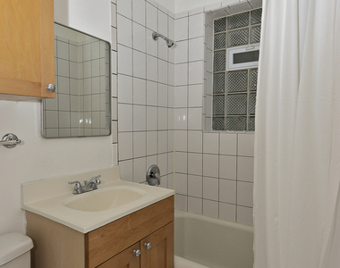 4240 North Clarendon Avenue - Photo Thumbnail 16