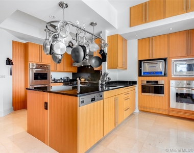 1425 Brickell Ave - Photo Thumbnail 17