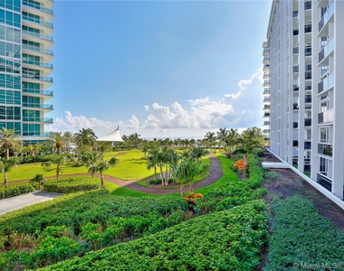 10275 Collins Ave - Photo Thumbnail 14