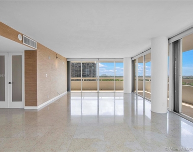 1627 Brickell Ave - Photo Thumbnail 5