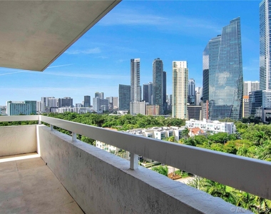 1627 Brickell Ave - Photo Thumbnail 10