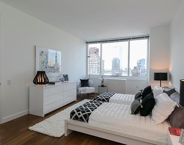 160 West 62nd Street - Photo Thumbnail 1