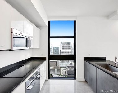 1010 Brickell Ave - Photo Thumbnail 14