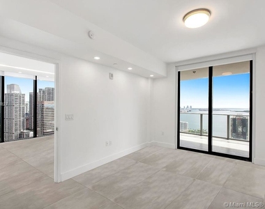 1010 Brickell Ave - Photo Thumbnail 17