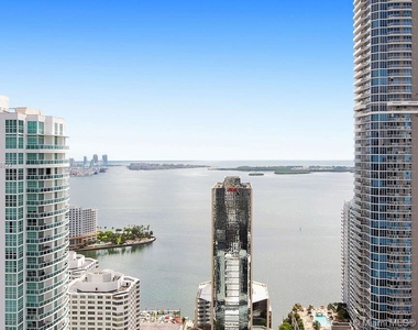 1010 Brickell Ave - Photo Thumbnail 3