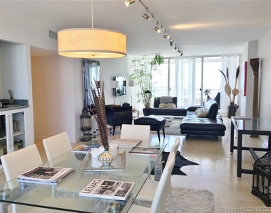 1541 Brickell Ave - Photo Thumbnail 4