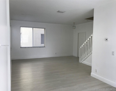 1421 Presidio Dr - Photo Thumbnail 1