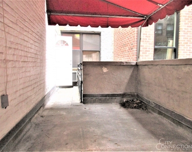 412 E 50th St - Photo Thumbnail 1