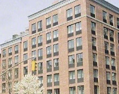 401 West 22nd Street - Photo Thumbnail 6