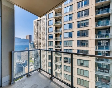 600 North Lake Shore Drive - Photo Thumbnail 6