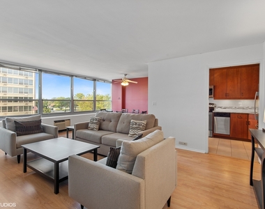 3550 North Lake Shore Drive - Photo Thumbnail 2