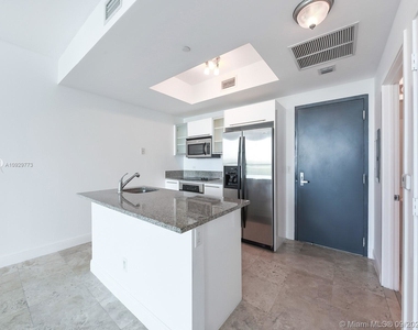 888 Biscayne Blvd - Photo Thumbnail 5