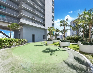 888 Biscayne Blvd - Photo Thumbnail 13