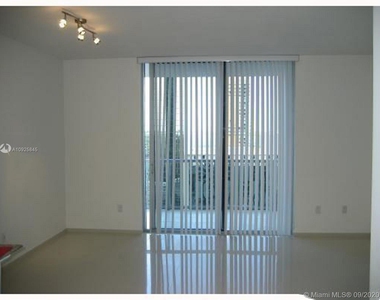 1050 Brickell Ave - Photo Thumbnail 3