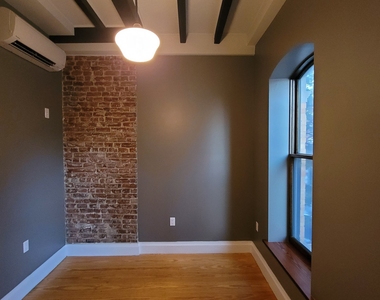 129 Putnam Avenue - Photo Thumbnail 5