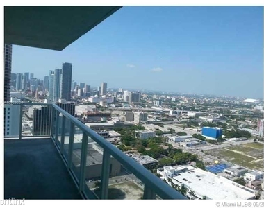 1900 N Bayshore Dr Apt 4002 - Photo Thumbnail 3