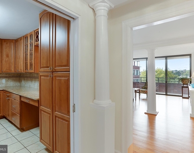 2555 Pennsylvania Avenue Nw - Photo Thumbnail 3