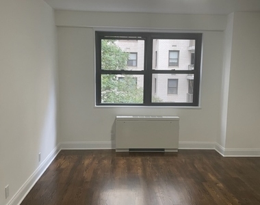 East 89th Street - Photo Thumbnail 5