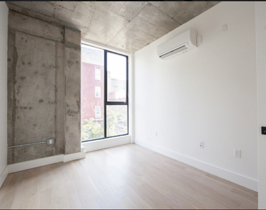 152 Manhattan Avenue - Photo Thumbnail 4