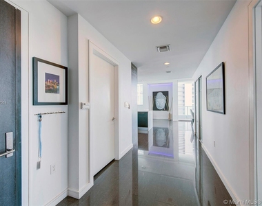 900 Biscayne Blvd - Photo Thumbnail 4