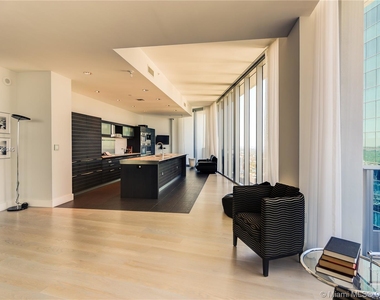 200 Biscayne Boulevard Way - Photo Thumbnail 8