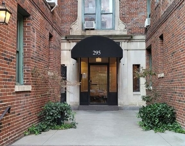 295 West 11th Street - Photo Thumbnail 6