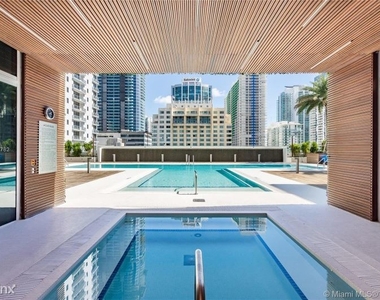 1425 Brickell Ave - Photo Thumbnail 18