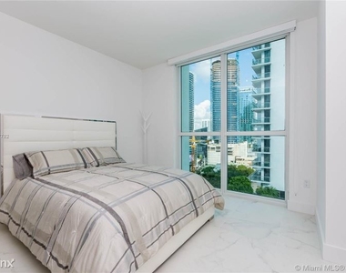 1425 Brickell Ave - Photo Thumbnail 11