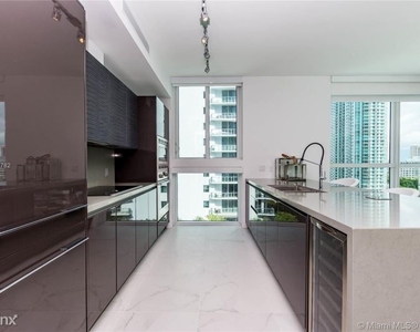 1080 Brickell Ave - Photo Thumbnail 3