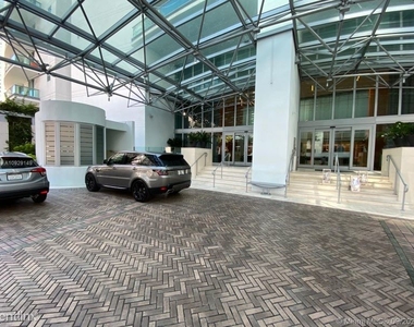 1331 Brickell Bay Dr - Photo Thumbnail 12