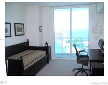 950 Brickell Bay Dr - Photo Thumbnail 4