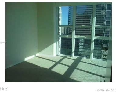 950 Brickell Bay Dr - Photo Thumbnail 1