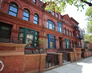 252 Hancock Street - Photo Thumbnail 0