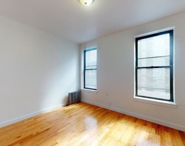 139 West 28th Street - Photo Thumbnail 3