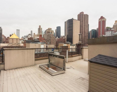 330 East 35th Street - Photo Thumbnail 4