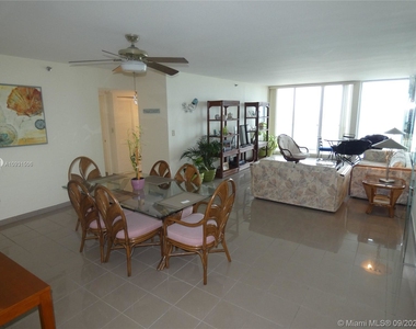 9341 Collins Ave - Photo Thumbnail 3