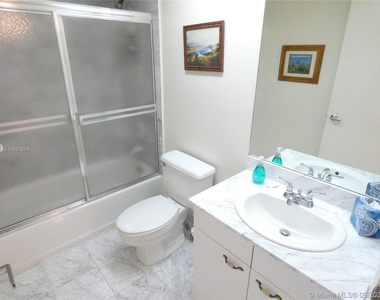 9341 Collins Ave - Photo Thumbnail 15