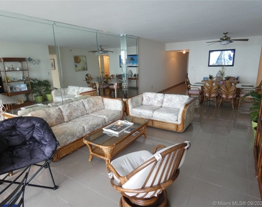 9341 Collins Ave - Photo Thumbnail 6